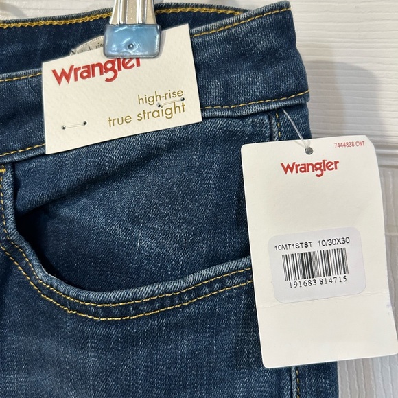 Wrangler Straight Leg Jeans - Picture 2 of 5